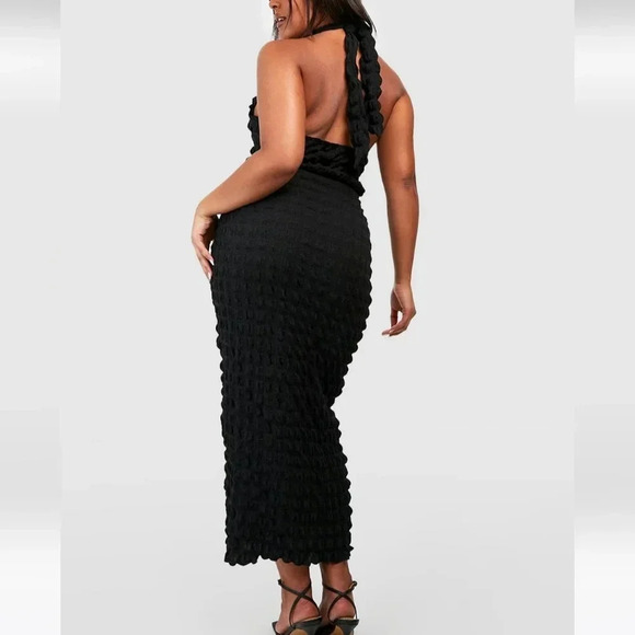 Plus Size Bubble Texture Midi Dress with Halter Neck - Picture 2 of 7